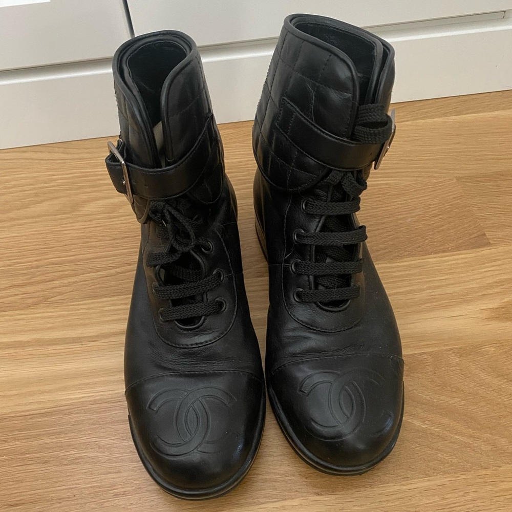 🖤 Chanel Black Combat Boots 🖤 - Picture 4 of 6